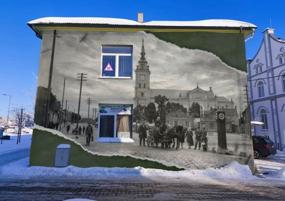 Joniškis pasipuoš nauju meniniu, istoriniu akcentu – freska „Joniškis prieš 100 metų“